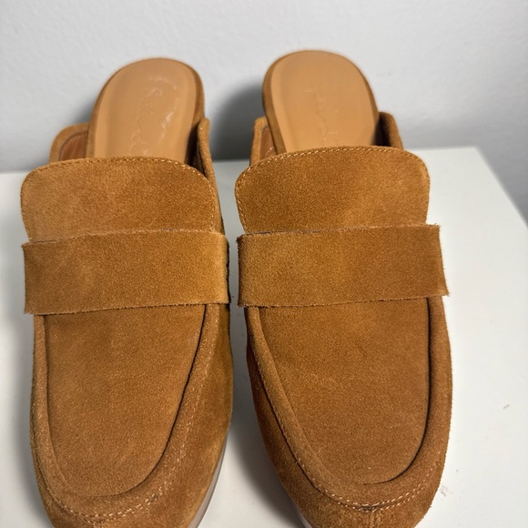 Splendid Tan Leather Loafers - Picture 1 of 13
